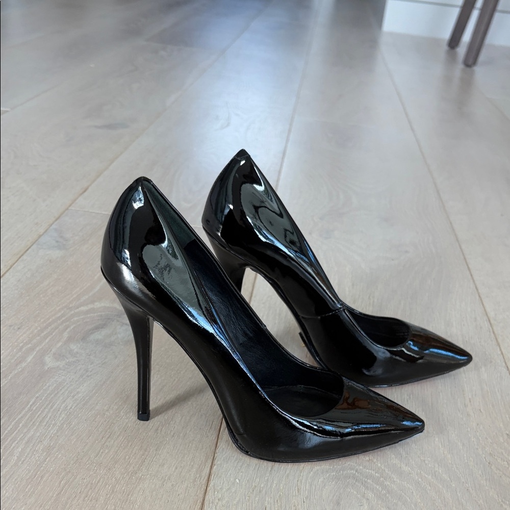 New Brian Atwood  Patent Leather Black Pumps!
Size 6 .. 4 “ heel..Never Worn !